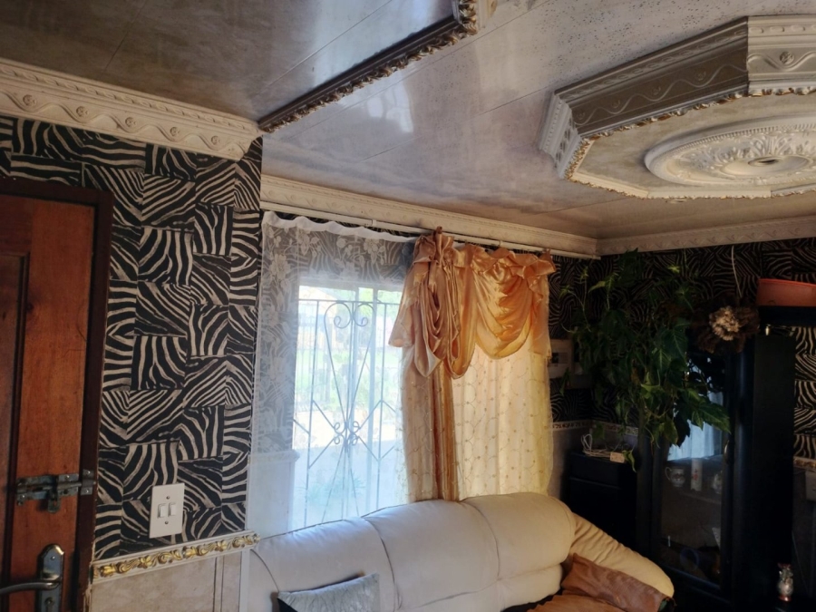 3 Bedroom Property for Sale in Molifi Tau Kloof Free State